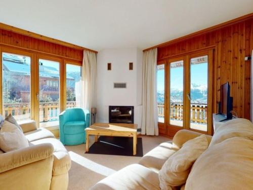 Pet-friendly apt with mountain views