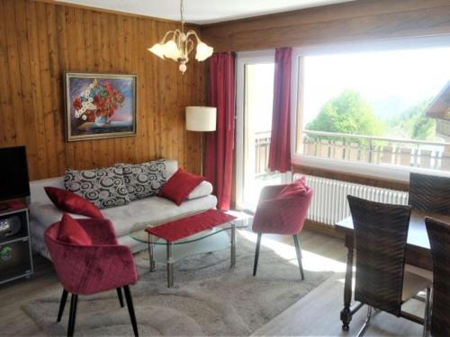Pet-friendly apt with mountain views