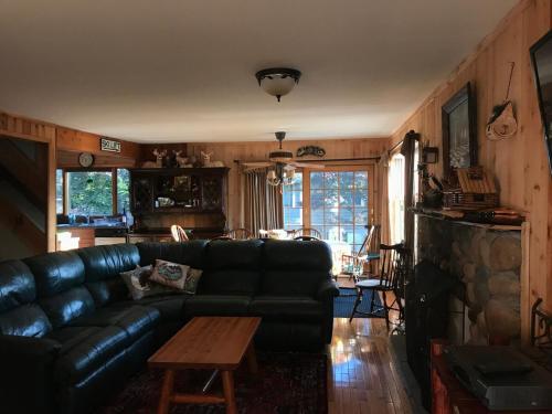 Χώρος καθιστικού στο 4BR ski on ski off Hunter Mountain Highlands Condo