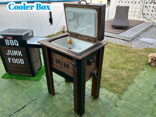 an old tv in a table with a consoleitures at Sea Side Loco's in Yaka