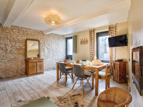 Photo de la galerie de l'établissement Maison de charme avec jardin à Sallenelles - FR-1-788-51, à Sallenelles