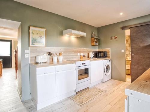 Photo de la galerie de l'établissement Maison de charme avec jardin à Sallenelles - FR-1-788-51, à Sallenelles