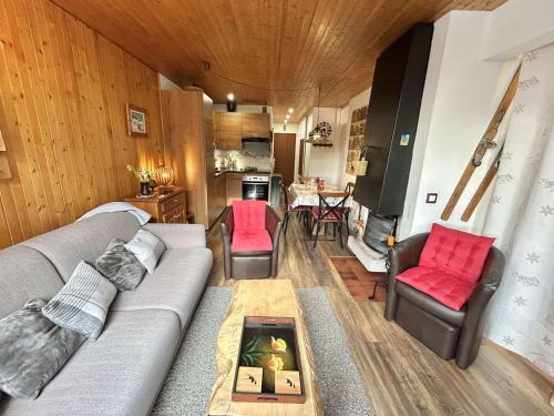 Photo de la galerie de l'établissement Appartement 2 Pièces + Coin Nuit, 4-6 Couchages avec Balcon et Parking à Megève - FR-1-597-191, à Megève