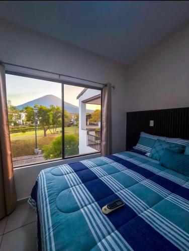 Giường trong phòng chung tại Casa moderna vacacional