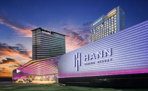 a building with the words heinemann on the side at Modern Condo with Pool near Casinos in Clark in Tibo
