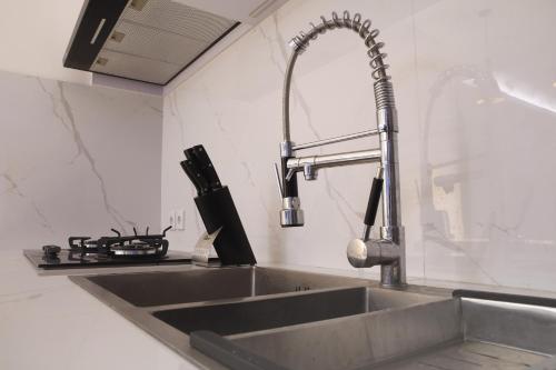 a kitchen counter with a sink and a sink at Villa Mandee Guest House in Uluwatu