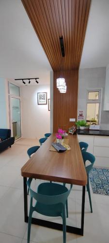 Χώρος καθιστικού στο Adam's Staycation Metrocity Kuching