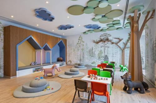 Un lugar para sentarse en Barcelo Al Jaddaf, Dubai