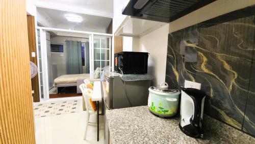 Dapur atau dapur kecil di Pine and Peak Serenity