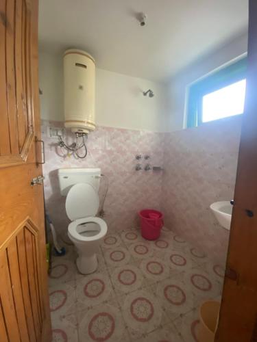 Ένα μπάνιο στο Rockway hostel