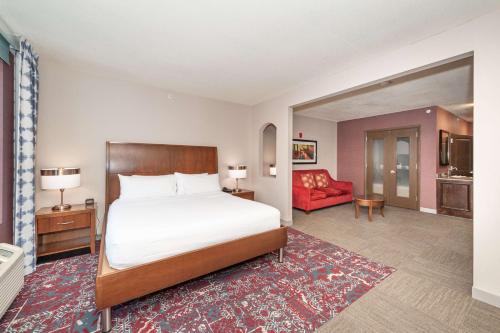 Postel nebo postele na pokoji v ubytování Hilton Garden Inn Closest Foxwoods