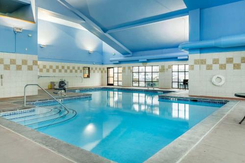 a large swimming pool with blue water in a building at Comfort Suites Boise West Meridian in Meridian
