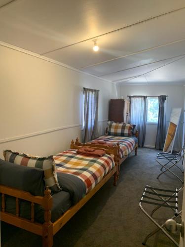 a bedroom with two beds in a room at Maranka Homestead in Waikerie