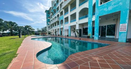 a swimming pool in front of a building at Okay Marina Lumut Homestay in Lumut