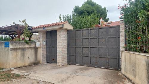 Φωτογραφία από το άλμπουμ του Vacation Villa 5 bedrooms σε Paianía