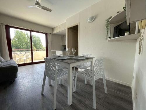 Photo de la galerie de l'établissement Appt 2 pièces LA ROCHELLE - LR010-109Z, à La Rochelle