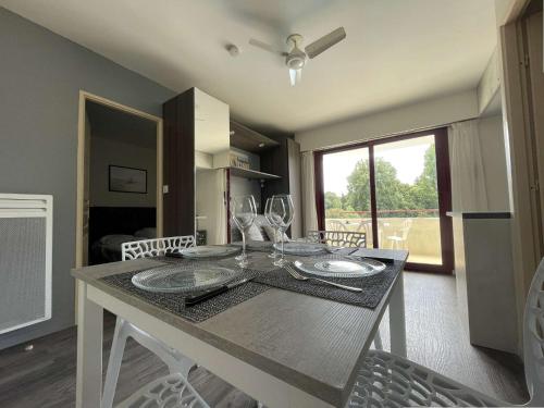 Photo de la galerie de l'établissement Appt 2 pièces LA ROCHELLE - LR010-109Z, à La Rochelle