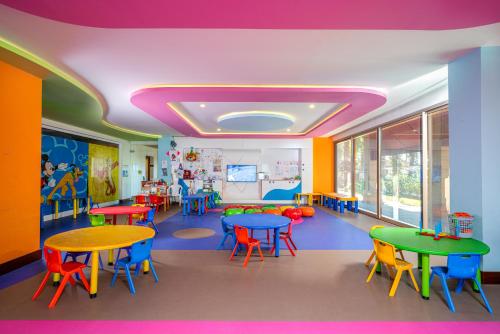 a classroom with tables and chairs in a school at Sun Heaven Queen in Alanya