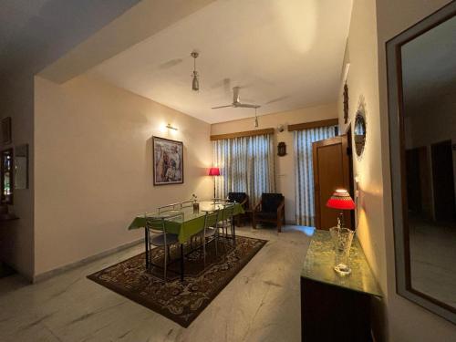 Fotografie z fotogalerie ubytování Roots Ashiana v destinaci Džajpur