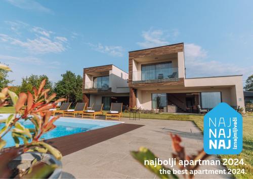Bazén v ubytování Iris Croatica K - superior apartment with shared pool, awarded BEST APARTMENT IN CROATIA 2024 nebo v jeho okolí
