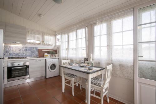 Kuchyňa alebo kuchynka v ubytovaní Maison Renée Viareggio