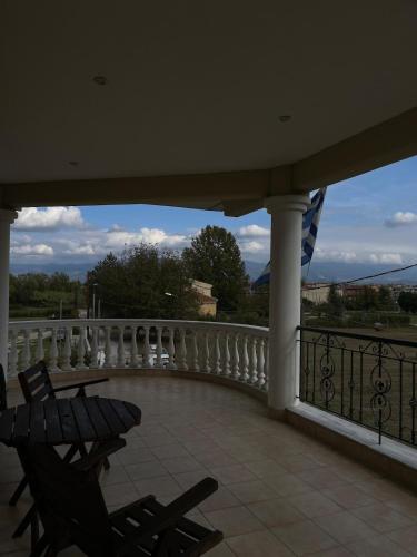 Balkón nebo terasa v ubytování Η Αυλή