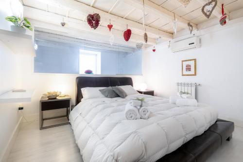 a large bed in a room with a large white bed at Riccardo Luxury Apartment in Bari
