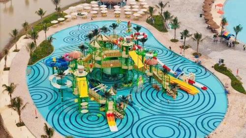 an image of a water park at a resort at Căn hộ Beverly Vinhomes grand park Q9 - An Trú Homestay in Gò Công