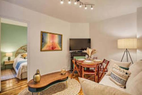 Superb Apartment Le Marais Place des Vosges