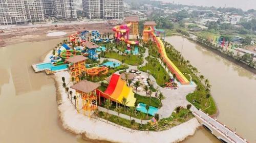 an aerial view of a water park with a roller coaster at Căn hộ Beverly Vinhomes grand park Q9 - An Trú Homestay in Gò Công