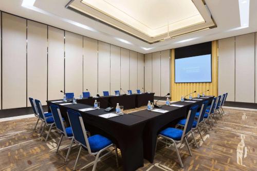 a conference room with a long table and blue chairs at Wyndham Chongqing Yuelai in Chongqing