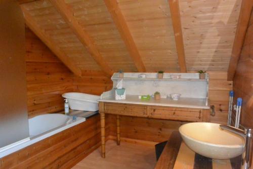 a bathroom with a tub and a toilet and a sink at Chalet sous Le Théâtre in Bussang