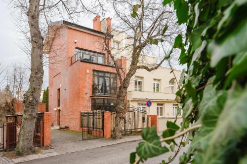 Red House Gdynia - Kamienica blisko morza