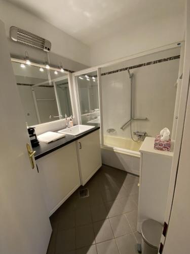 Koupelna v ubytování SEEBLICKAPARTMENT Direkt am See