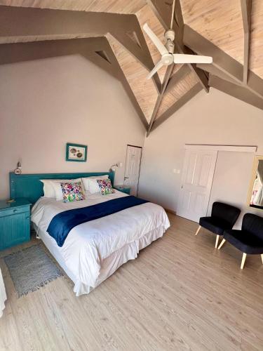 Ένα ή περισσότερα κρεβάτια σε δωμάτιο στο Baywatch Guest House