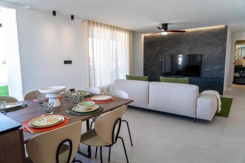 Posezení v ubytování Luxury penthouse 3 bedrooms, large terrace, barbecue, near beach and Shopping Center - La Zenia