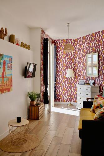 Studio with Big terrace full center with air conditioning