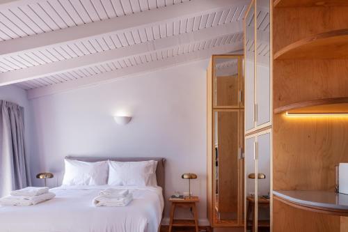 Chryssi Seafront Living, 03 Suite, right on the beach in Rethymno!