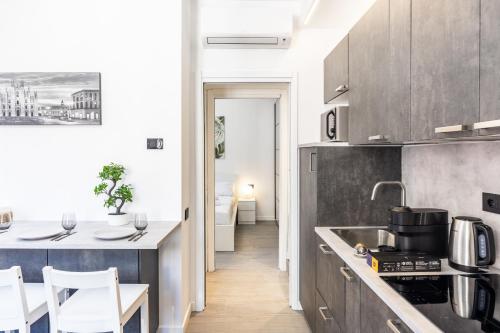 5 stars flat, next to subway, 3 stops to duomo, AC & Wi-fi