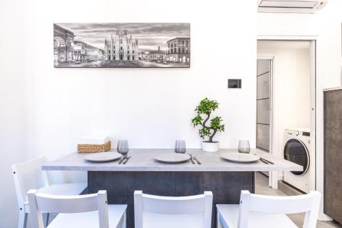5 stars flat, next to subway, 3 stops to duomo, AC & Wi-fi