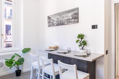 5 stars flat, next to subway, 3 stops to duomo, AC & Wi-fi