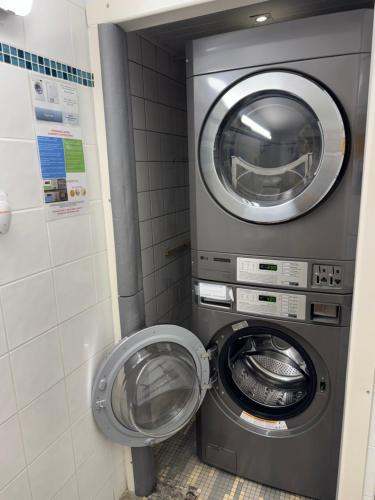 a washing machine in a bathroom with a washer at Studio au coeur de Valence 45 in Valence