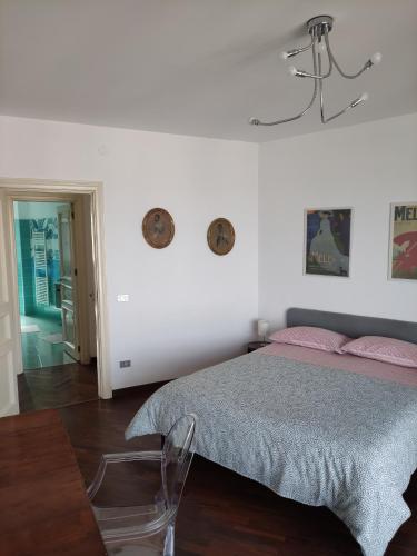New panoramic apartment - half way Center-Vomero district