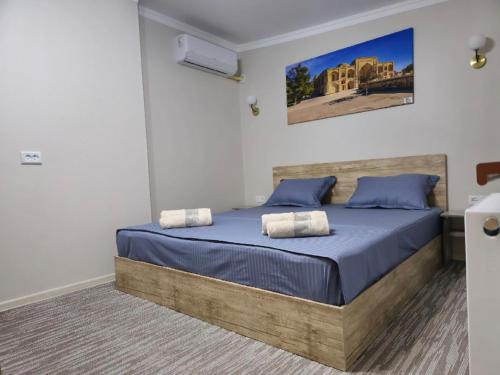 Ένα ή περισσότερα κρεβάτια σε δωμάτιο στο HAVAS Guest House