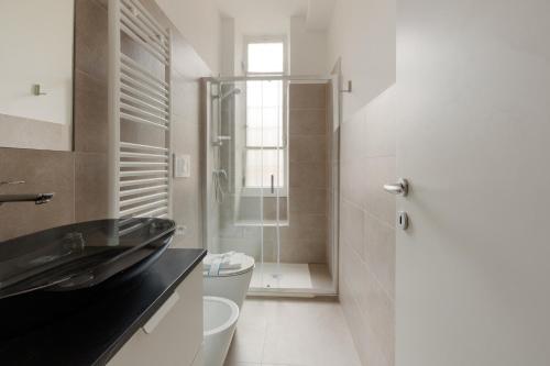 GuestHost - Bright Studio with Balcony in Milan