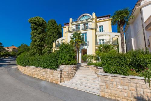 VILLA ROZA