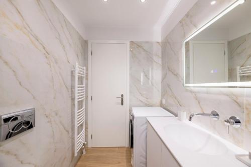 Prestigious 3BR Apartment in Marousi by UPSTREET