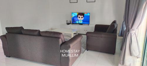 a living room with two chairs and a television at Homestay Muallim KLIA Dengkil Putrajaya M U S L I M in Kampung Dengkil