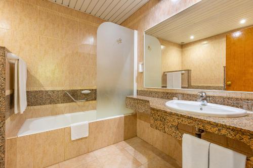 Koupelna v ubytování IFA Altamarena by Lopesan Hotels