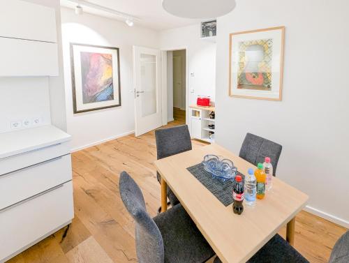 a kitchen and dining room with a table and chairs at Ferienwohnungen - barrierefrei - im sanierten Gutshof in Lalendorf